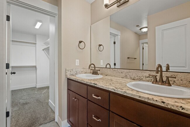 Building Photo - Close proximity to Old Mill District and downtown