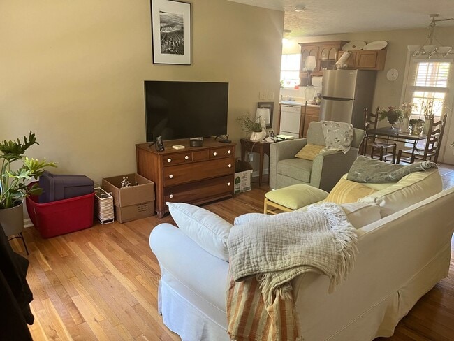 Building Photo - Cute 2 Bed/1.5Bath Home in the Heart of We...