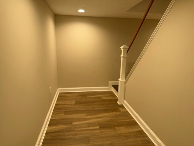 Building Photo - 17 Dover Dr