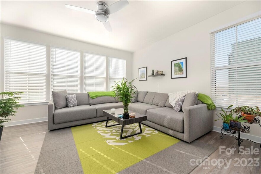 Building Photo - 436 W Tremont Ave