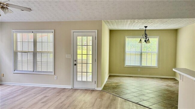 Building Photo - 2336 Pettit Dr