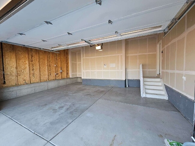 Building Photo - 3 bed 3 bath home in Bennett.