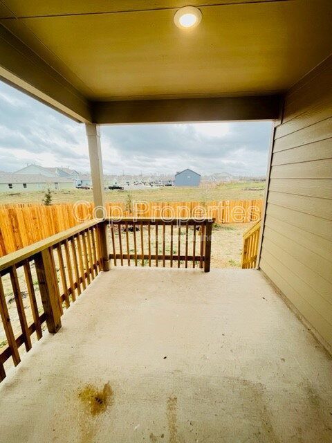 Building Photo - 742 Haas Wy
