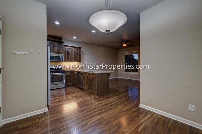 Building Photo - 20916 NE High Desert Ln