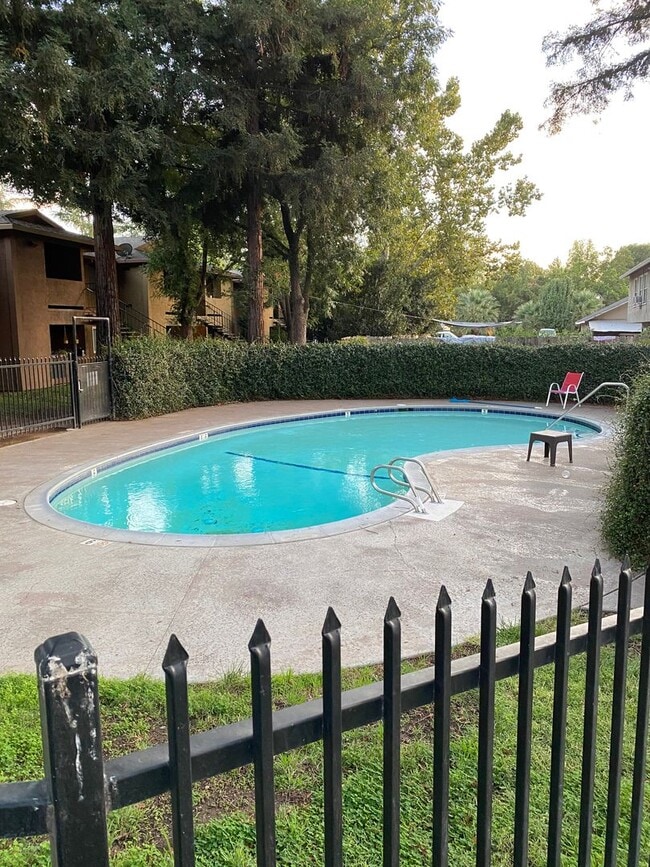 Building Photo - Cozy 3-Bedroom Condo with Washer/Dryer and...
