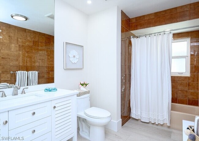 Building Photo - 760 106th Ave N