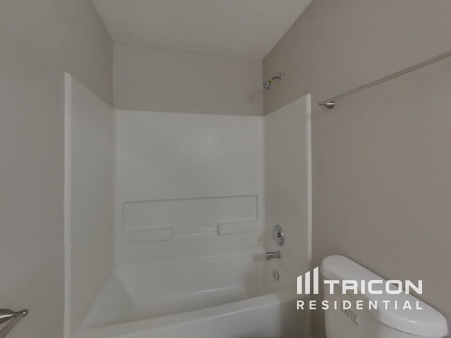 Building Photo - 10744 Inspiration Dr