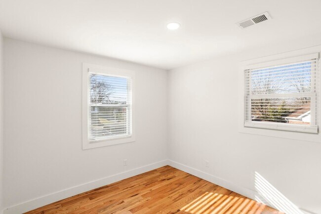 Building Photo - 312 Paragon Mills Rd