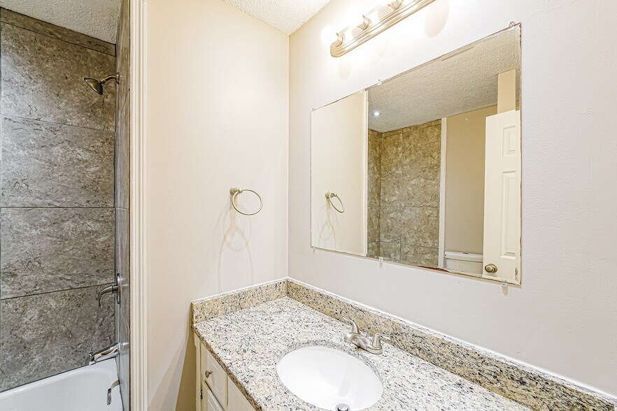 Building Photo - 5112 Rick Dr