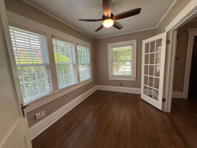 Building Photo - Gorgeous 4 Bed, 3 Bath Haymount Home