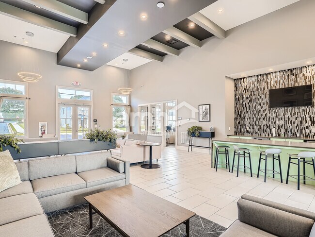 Building Photo - 252 Lake St