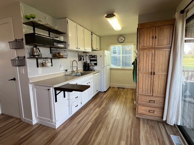 Building Photo - 206 Cypress Cir