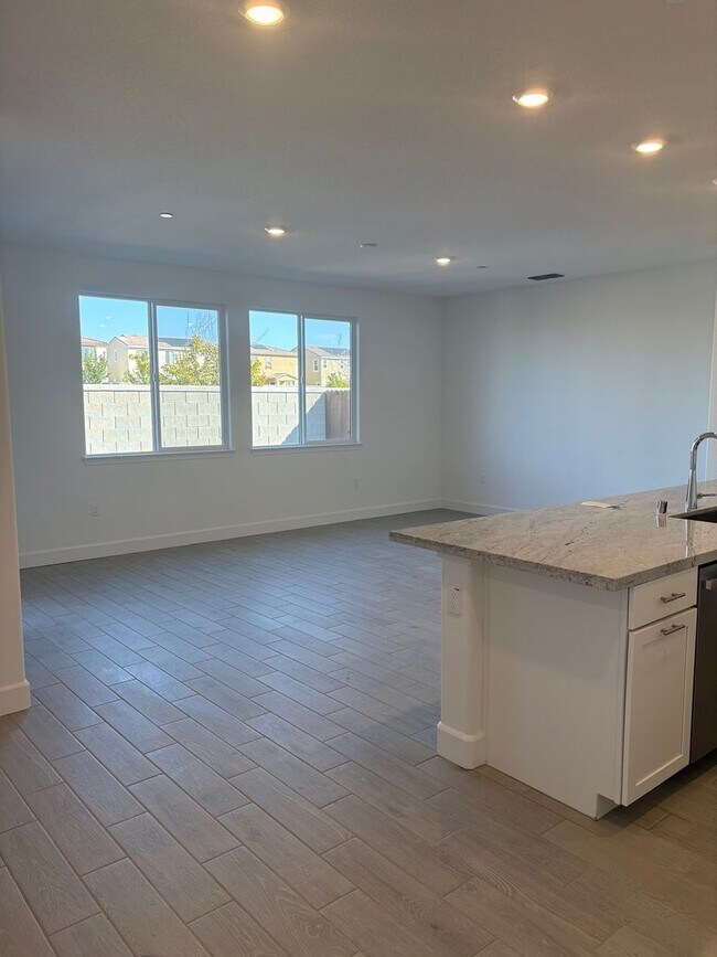 Building Photo - **Move In special $1k off first month's rent** Exciting Opportunity: Discover Your Brand New Drea...