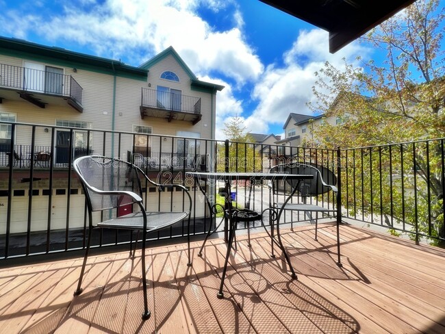 Building Photo - 44 Adelaide St