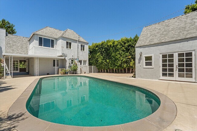 Building Photo - 4 Bed • 3 Bath • 2,135 Sq Ft (Main House) ...