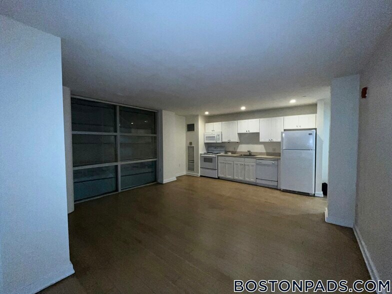 Building Photo - 40 Boylston St