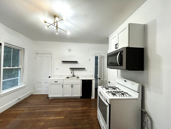 Primary Photo - 168 Elliot St