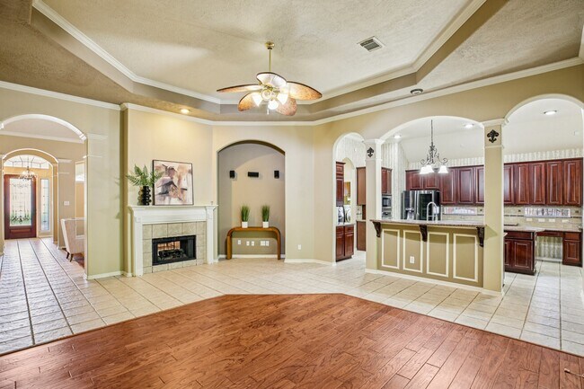 Building Photo - 8822 Ballinger Dr