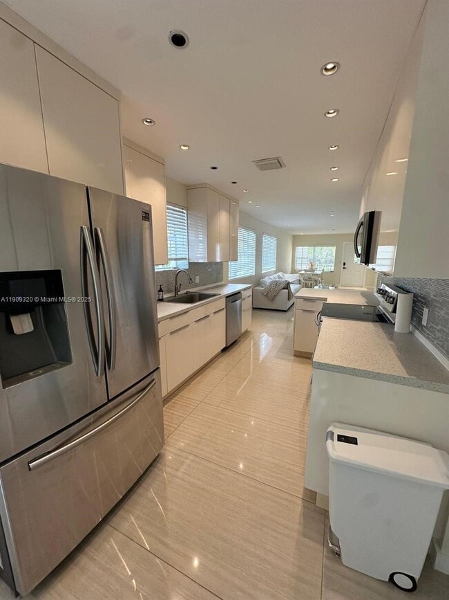 Building Photo - 9464 Abbott Ave