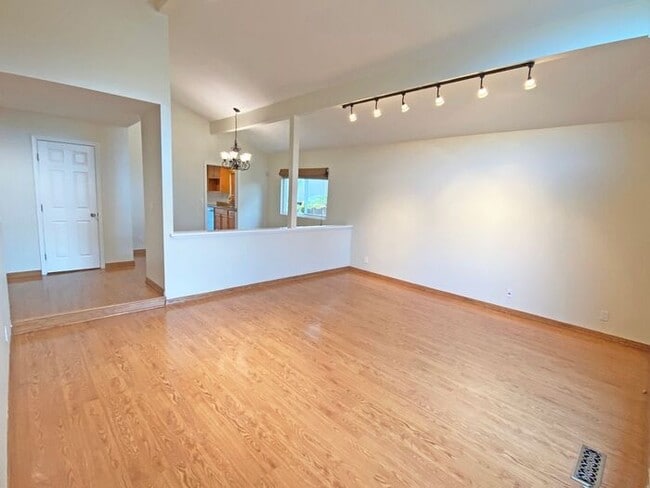 Building Photo - 3042 Fowler Rd