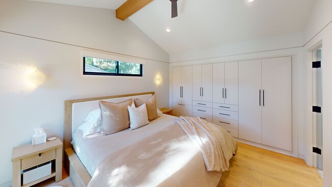 Building Photo - Elevated Living Fully Furnished