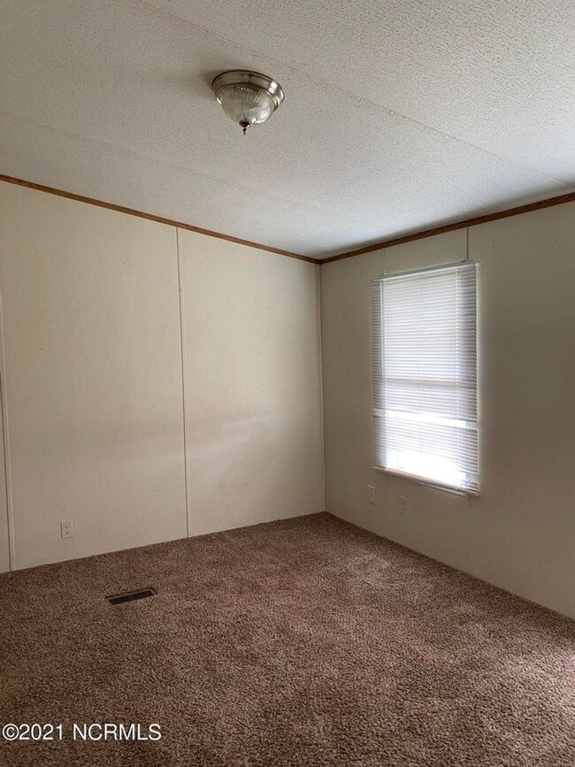 Building Photo - Welcome to Aberdeen Acres!