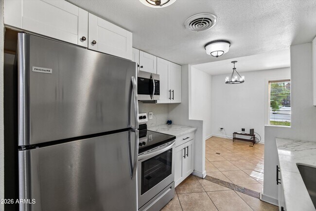 Building Photo - 7126 N 19th Ave