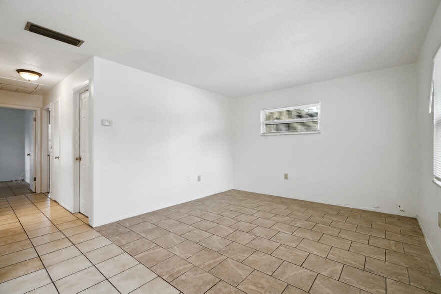 Building Photo - 1108 Amble Ln