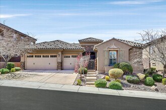 Building Photo - Stunning 1-story home in the prestigious Club at Madeira Canyon guard gated community!