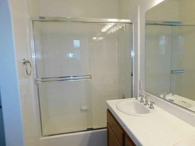 Building Photo - Exceptional 3 bed, 3.5 bath home in Irvine.
