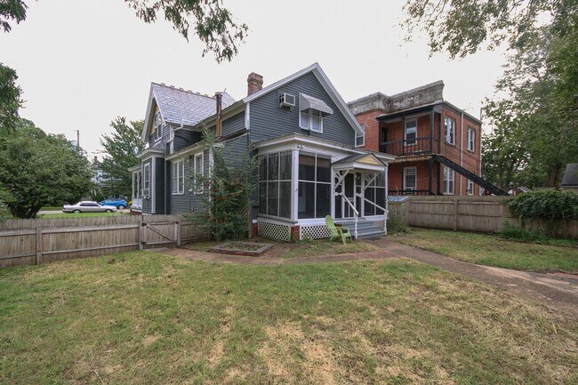Building Photo - 146 Florida Ave