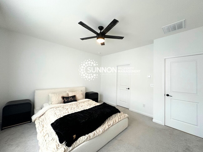 Building Photo - New 3 Bed Townhome in Mineral Springs