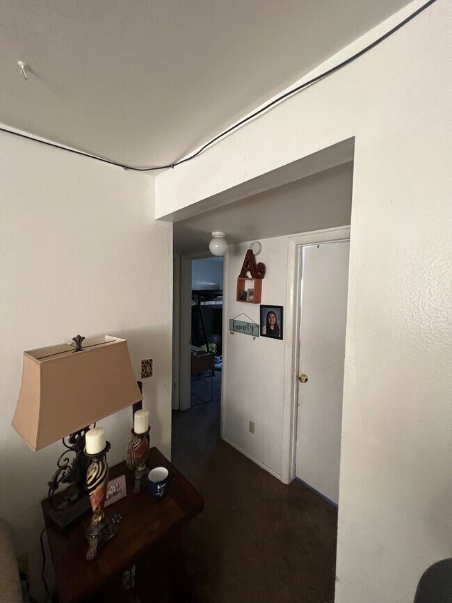 Building Photo - South Provo 2 bedroom apartment!