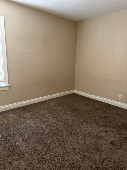Bedroom 1 - 5253 N 34th St