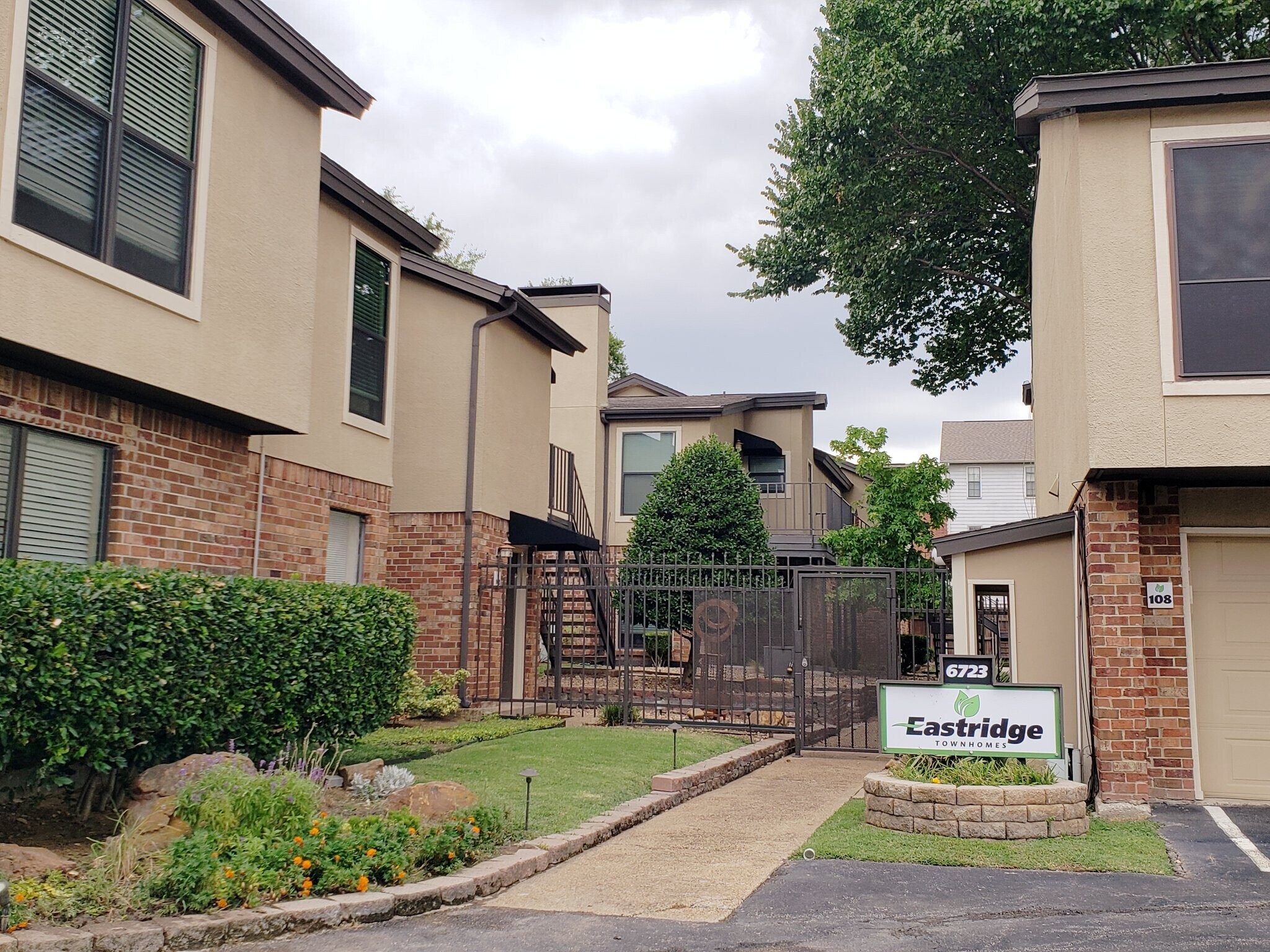 Building Photo - 6723 Eastridge Dr