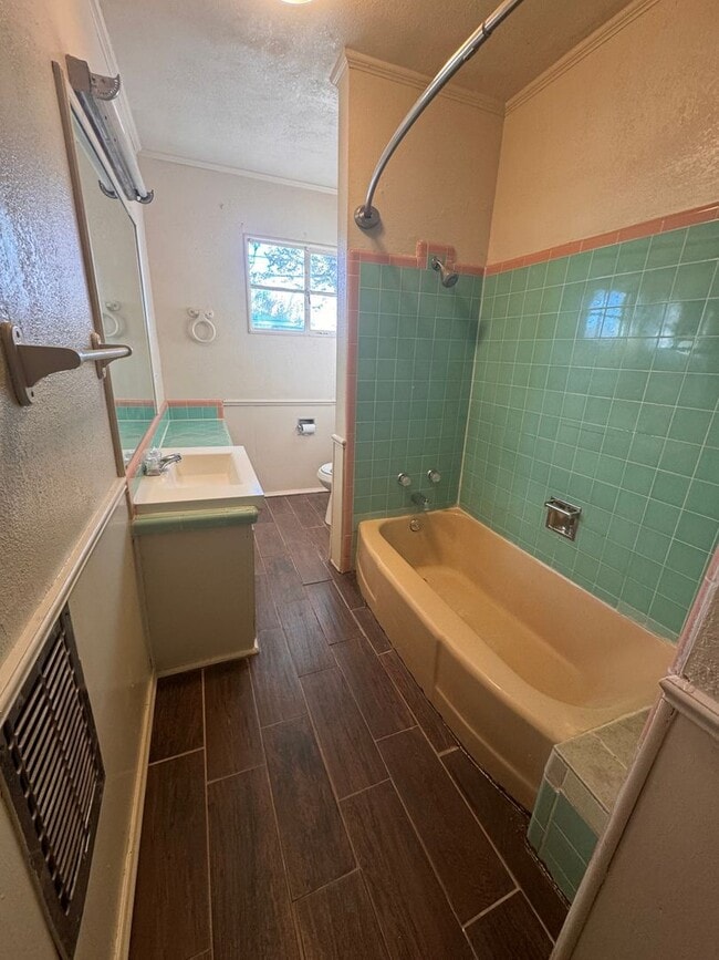 Building Photo - Single Family Residence