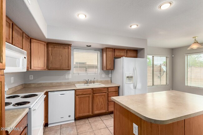Building Photo - 8003 S 48th Dr