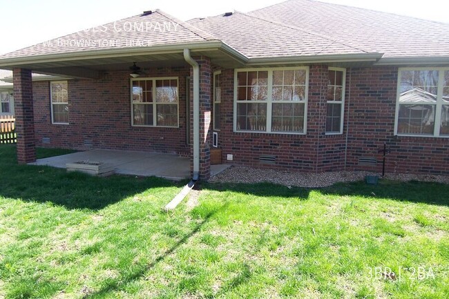 Building Photo - Very Nice 3 Bedroom 2 Bath 2 Car Garage in...