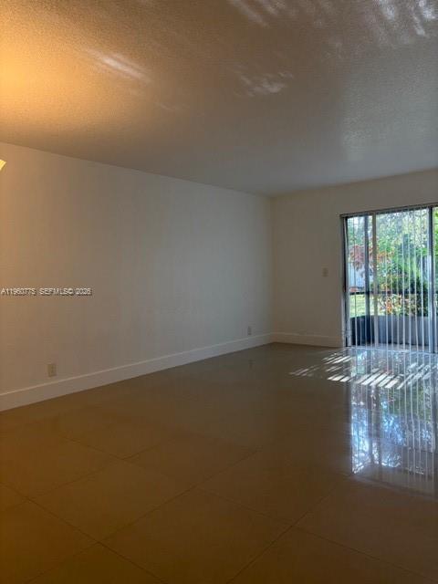 Building Photo - 3100 Riverside Dr