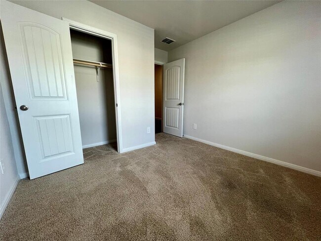 Building Photo - 211 Addison Pl