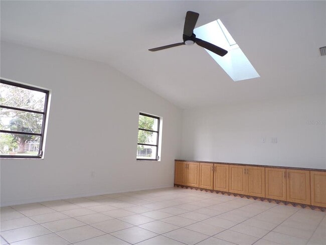 Building Photo - 2437 Greenland Ct