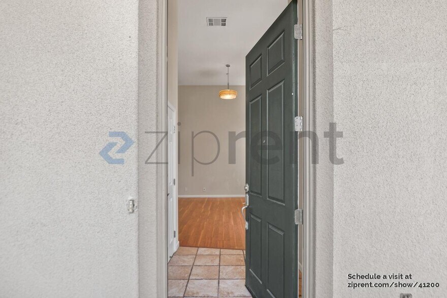 Building Photo - 1076 Sapphire Terrace