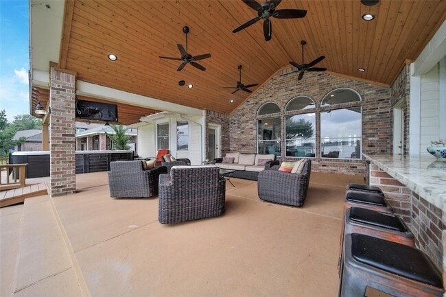 Building Photo - 9698 E Shore Dr