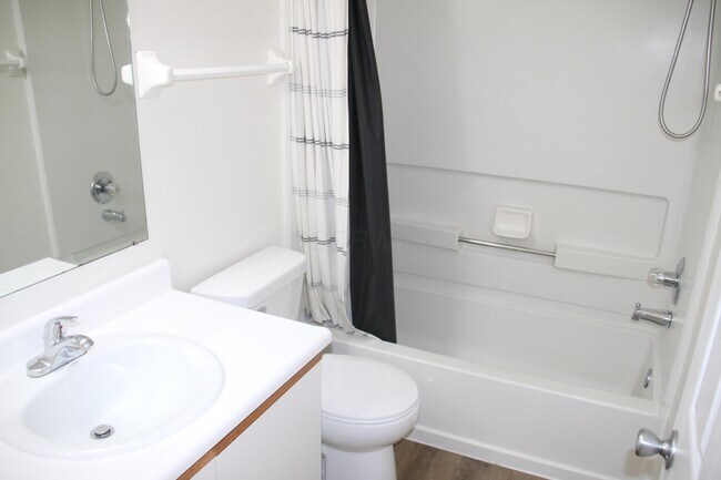 Building Photo - 5702 Mango Ln