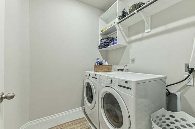 Building Photo - 1337 Lakeside Crk Rd