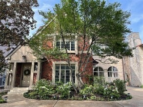 Building Photo - 4104 University Blvd