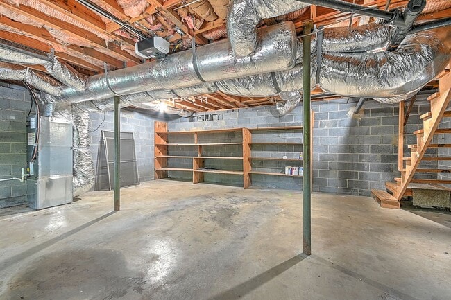 Building Photo - 252 Wildwood Dr