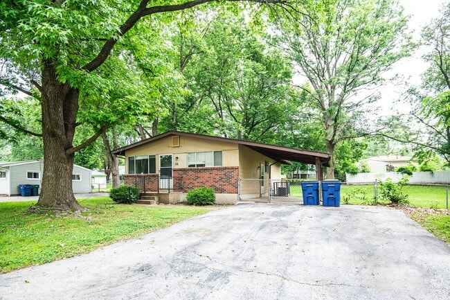 Primary Photo - Charming & Affordable 3-Bedroom Home for L...
