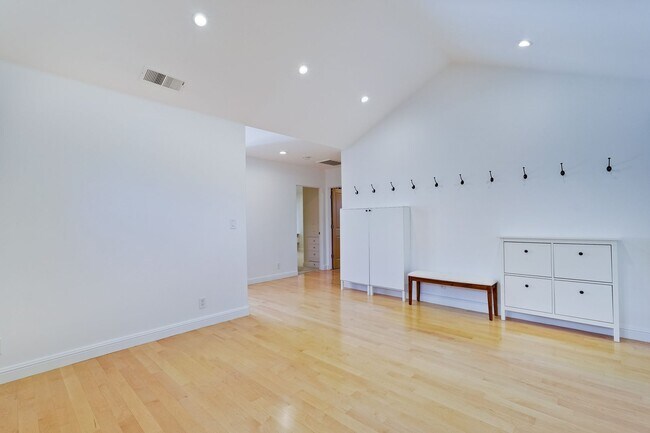 Building Photo - Quaint and Cozy One-Story Craftsman-style Home nestled in the sought-after Sunnyvale neighborhood...