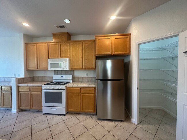 Building Photo - 2713 Donner Trail